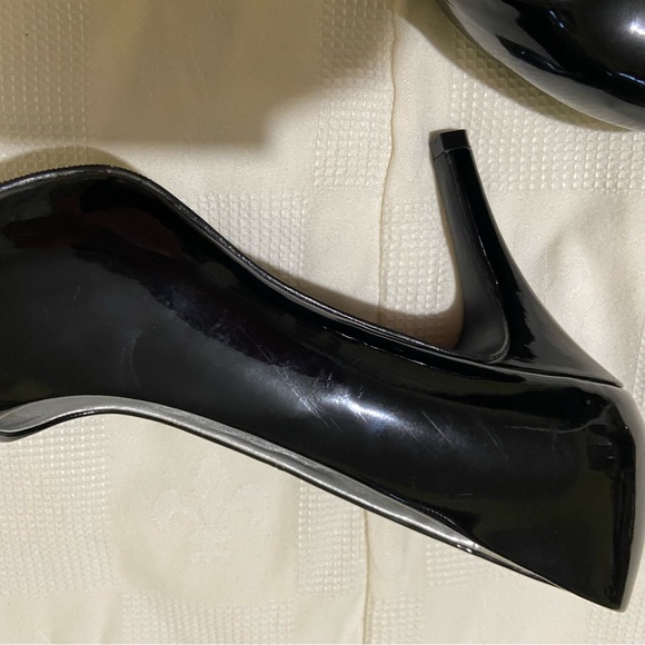 Mossimo Black Patent Pumps. 4 inch heel. - Picture 10 of 10